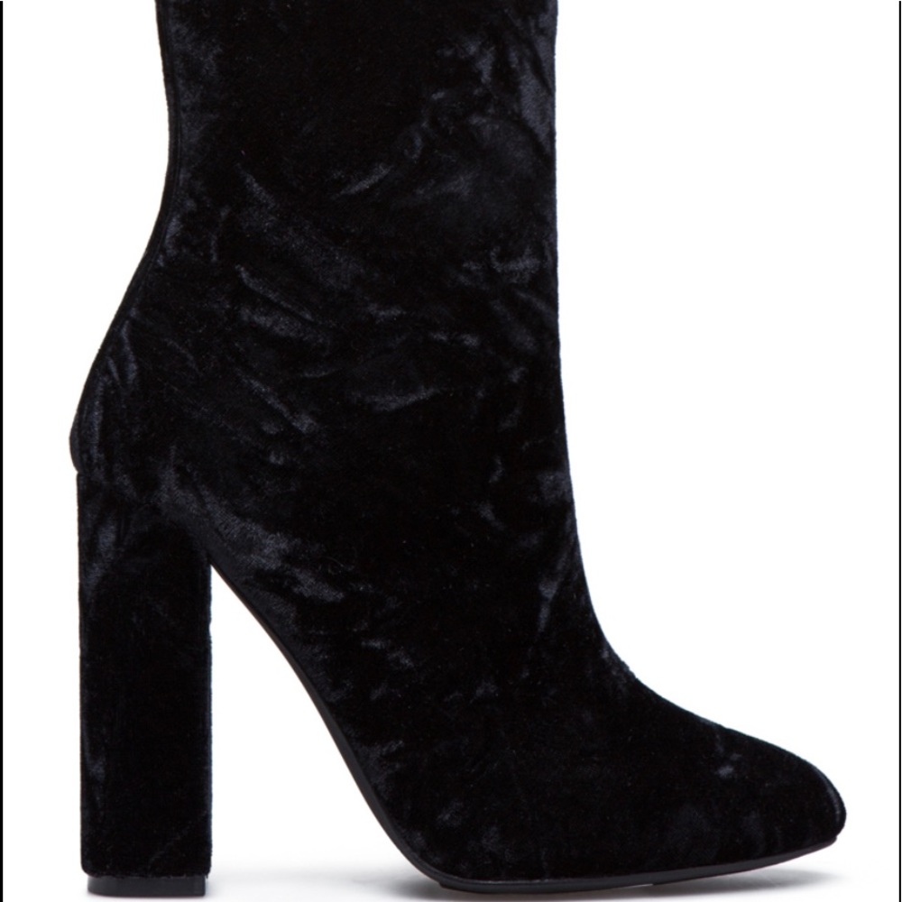New size 9.5 black velvet booties